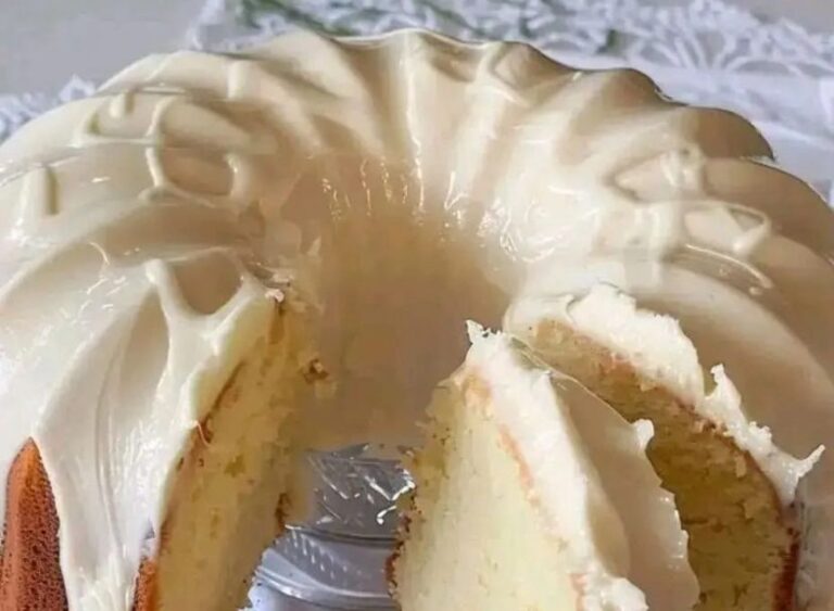 Vanilla Bundt Cake with Creamy Vanilla Glaze